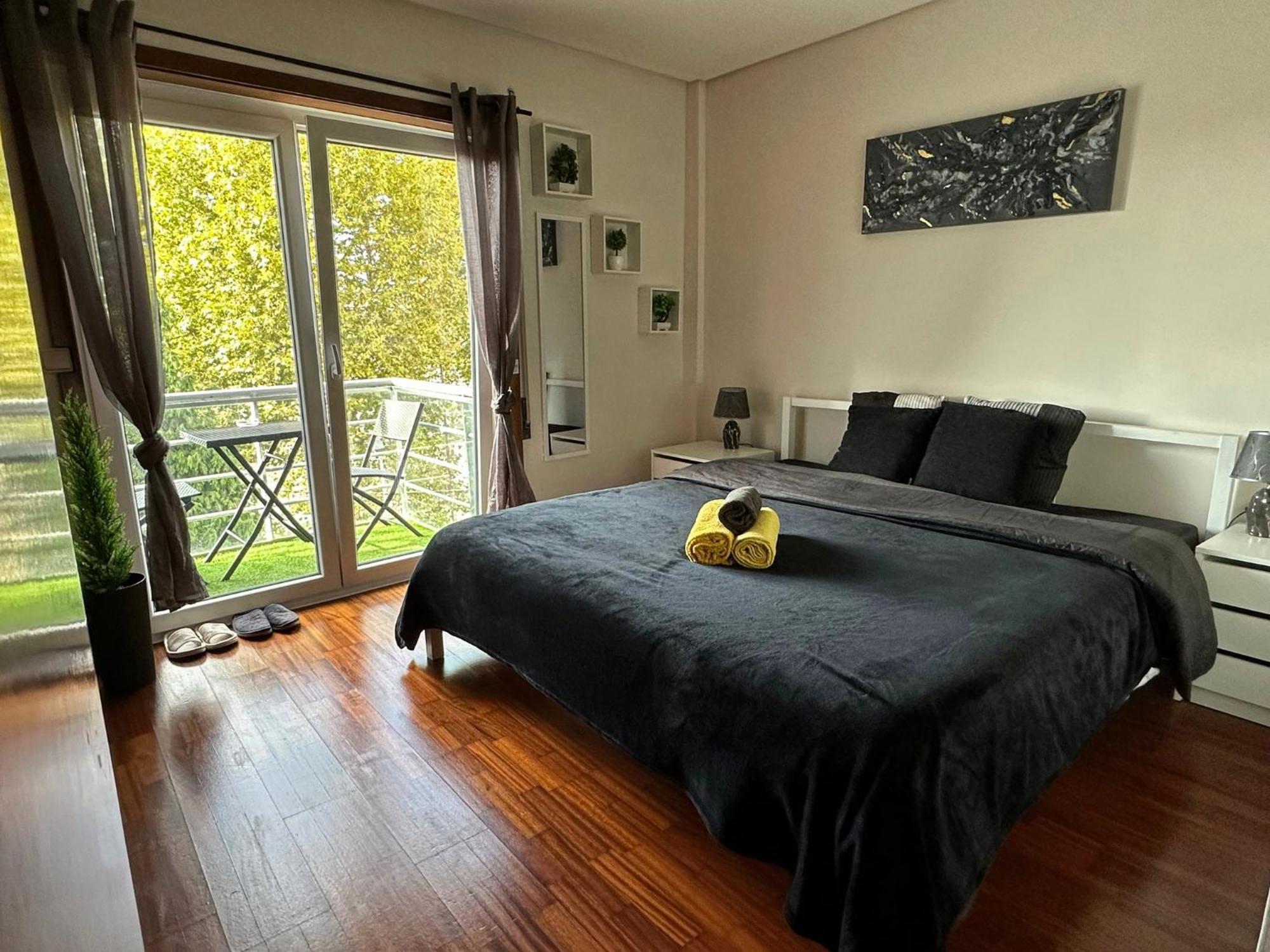 Modern Private Suite With Balcony & Bathroom - King And Queen Beds Vila Nova de Gaia Exteriör bild
